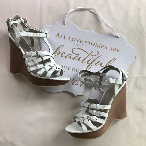 Shi by JOURNEYS Shoes - 🦋🐚White Shi wedges🐚